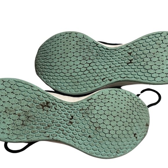 New Balance Fresh Foam Sneakers. Women’s Size 9. - Picture 6 of 6